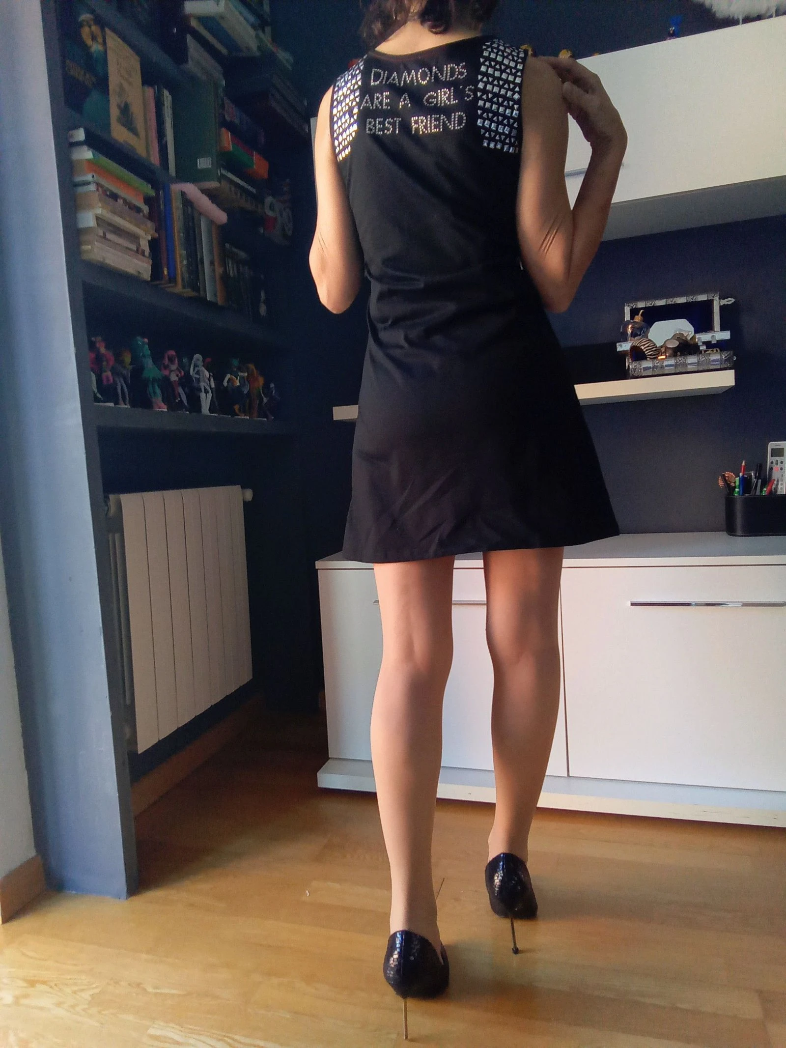Meerkleurige jurk met pailletten en studs – photo 12